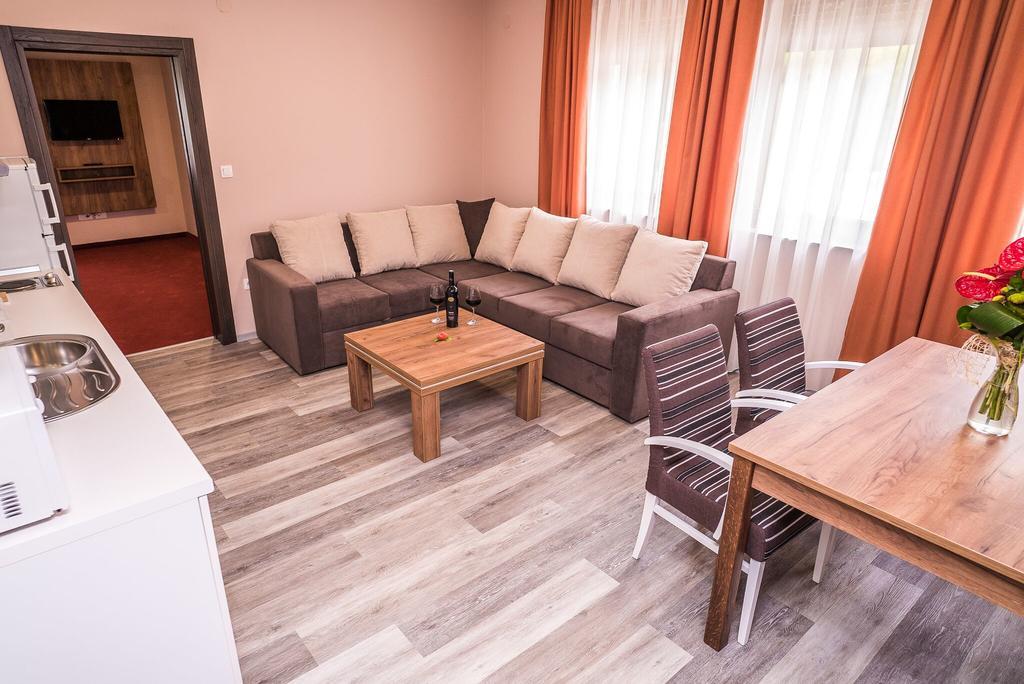 B&B Villa Angy Korenica Exteriör bild