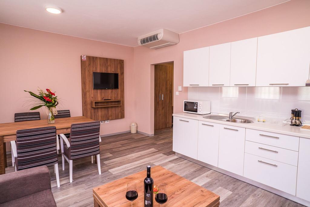 B&B Villa Angy Korenica Exteriör bild