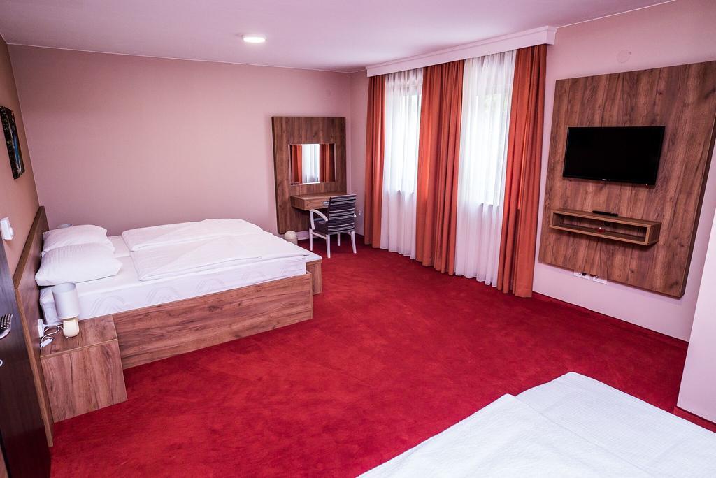 B&B Villa Angy Korenica Exteriör bild