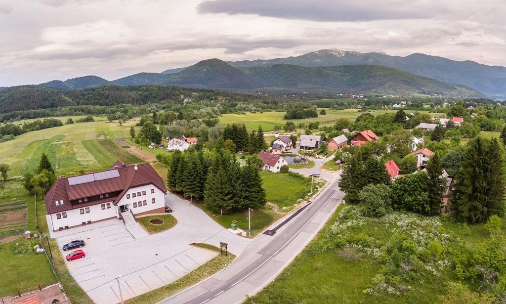 B&B Villa Angy Korenica Exteriör bild