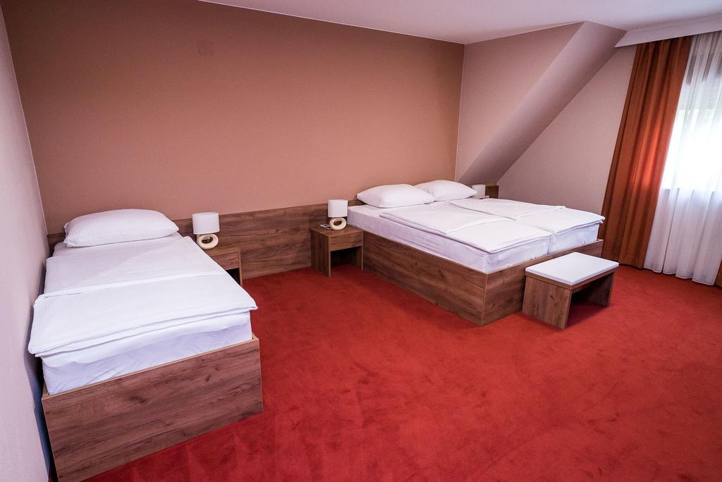 B&B Villa Angy Korenica Exteriör bild