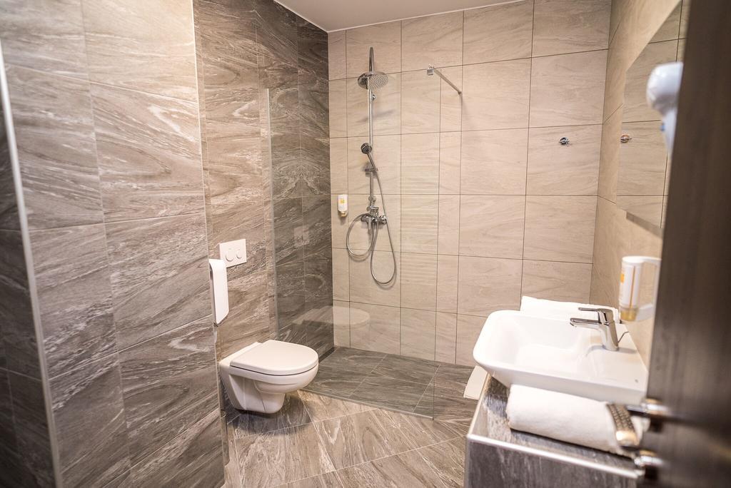 B&B Villa Angy Korenica Exteriör bild