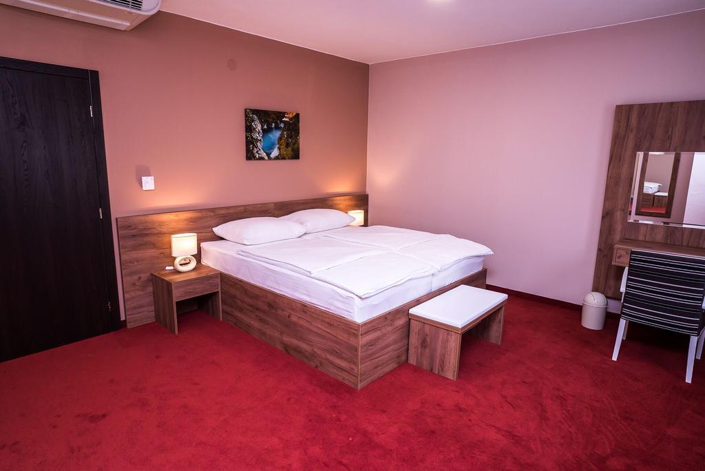 B&B Villa Angy Korenica Exteriör bild