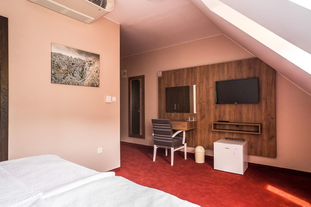 B&B Villa Angy Korenica Exteriör bild