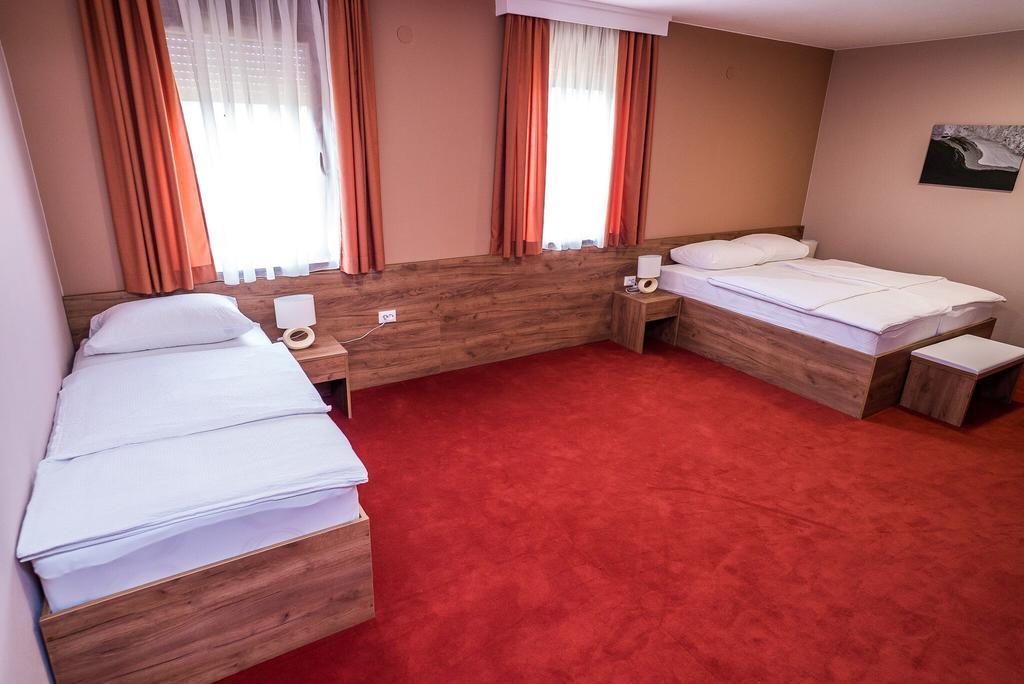 B&B Villa Angy Korenica Exteriör bild