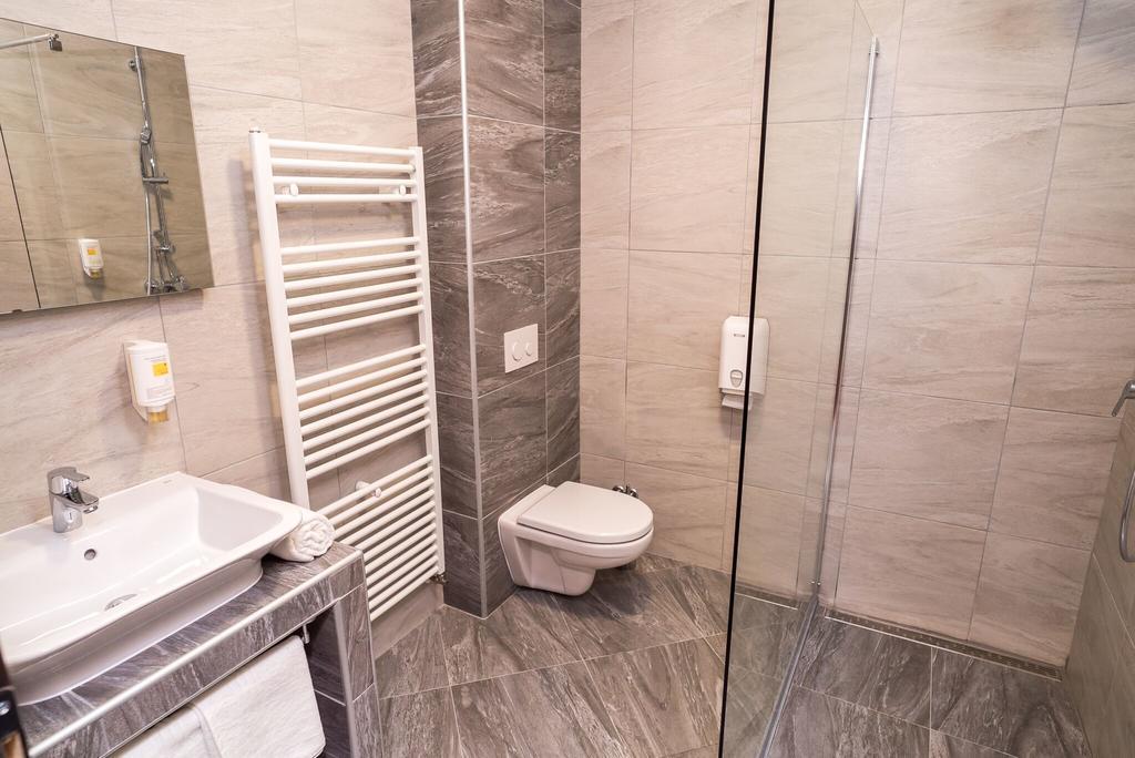 B&B Villa Angy Korenica Exteriör bild